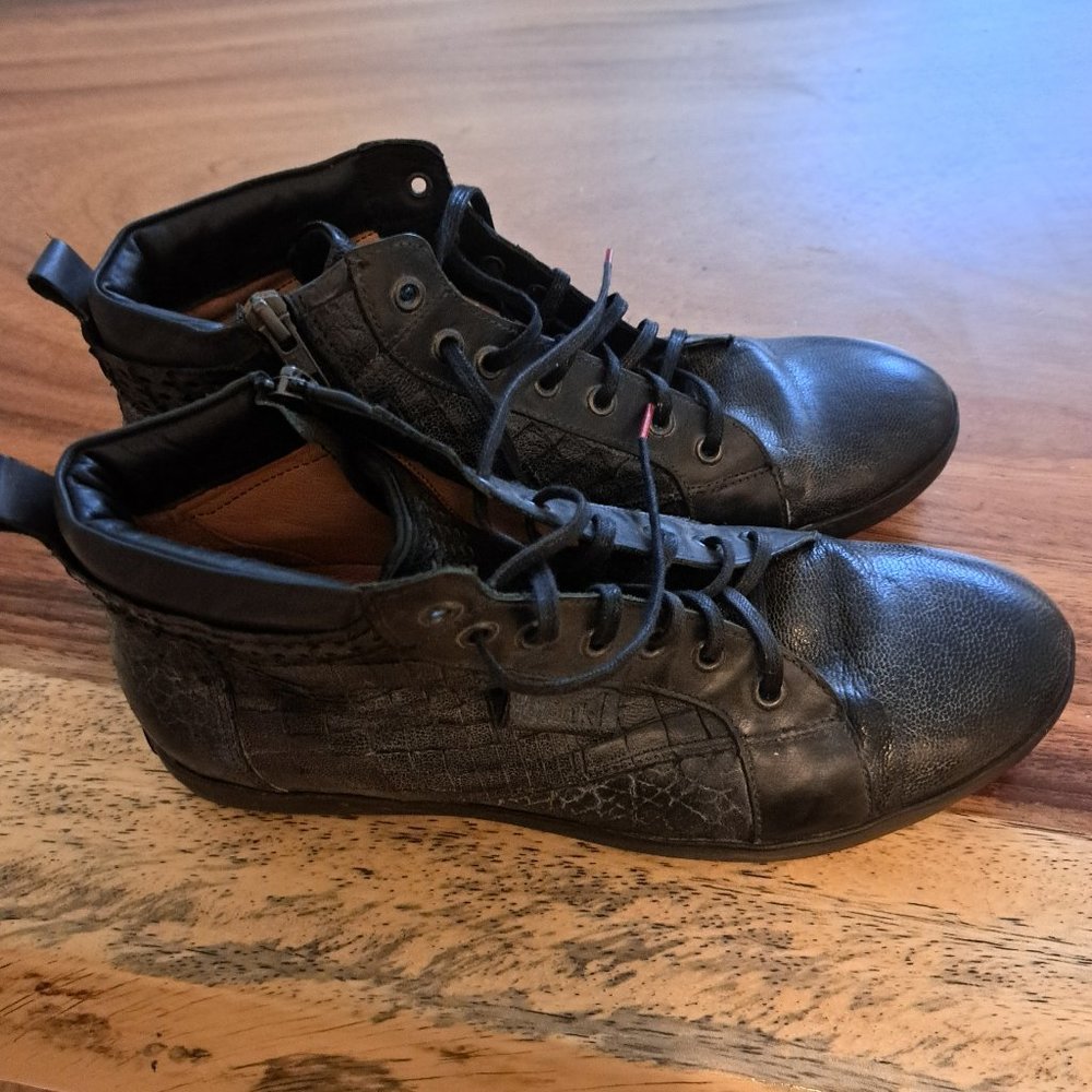 Think! Men's Black Boots Size 8/8.5